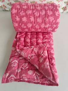 Couverture matelassée réversible en coton imprimé floral rose, taille Queen - Product Image 3