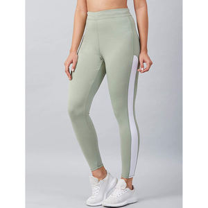Pantalones cortos de entrenamiento de yoga sin costuras transpirables de cintura media para mujer, mallas lisas, ropa deportiva, mallas con logotipo - Product Image 2