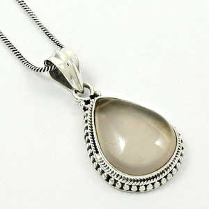 Pendentif en argent sterling 925 fait à la main avec pierre précieuse en quartz rose, serti de pierres ethniques, bijoux pour femmes avec coupe poire brillante, bijoux bohèmes - Product Image 1