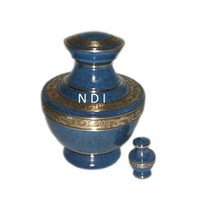 Urnes de crémation en laiton Urne funéraire souvenir Design fait à la main Vert foncé Antique brillant finition cendres funéraires fournisseur de l'Inde - Product Image 5