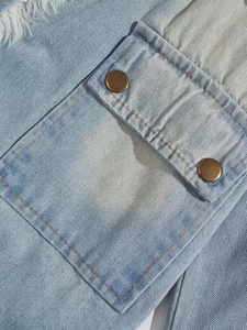 Chaqueta con Capucha de Mezclilla Azul Claro con Forro de Piel Sintética, Cierre de Botones, Corte Holgado, Abrigo Casual de Invierno, Lavado Desgastado, Elegante - Product Image 5