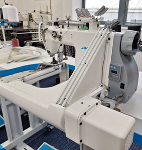 Máquina de Coser de Cadena de 3 Agujas Ja-ck JK-T9280D-73-2PL con Construcción de Acero, Mango de Plástico, Garantía de 3 Años, Hecho en Nueva York - Product Image 6