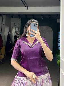 Dola Chex, Estampado Floral Elegante, Hermoso Diseño de Cuello, 3.80 Metros, Lahenga Choli Moderno con Colores Disponibles - Product Image 4