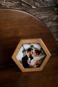 Cadre photo moderne en bois au design antique avec finition marron pour une décoration élégante de la maison pendant le Ramadan Diwali Prix de gros - Product Image 3