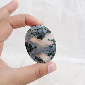 Agate verte naturelle d'Indonésie, pierre lisse, motif de mousse clair, 45×35 mm - Product Image 4