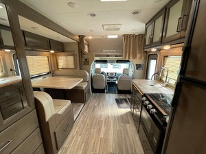 Camping-car de luxe familial 2021 Th or Freedom 24FE d'occasion pour le voyage et le camping - Product Image 2