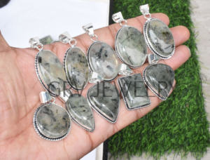 Lot en gros de pendentifs ethniques faits à la main en pierre de préhnite, plaqués argent sterling 925, parfaits pour les fêtes, les mariages, les anniversaires - Product Image 2