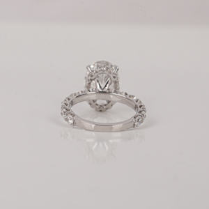 Anillo de compromiso de diamante cultivado en laboratorio de corte ovalado con Halo oculto 14K chapado en oro sólido estilo de moda acento anillo de regalo para mujer - Product Image 4