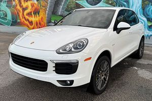 Porsche Cayenne S E-Hybrid Platinum Plus 2017 Usado en Buen Estado, Sin Accidentes, Volante a la Izquierda/Derecha - Product Image 5