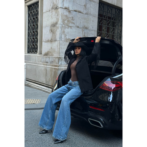 Chaqueta de gamuza negra para mujer con borlas - Product Image 4