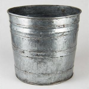 Jardinière galvanisée de style ferme TinBloom avec charme rustique pour pot de fleur en métal antique de jardin à usage décoratif - Product Image 5