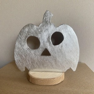 Bol de citrouille en aluminium fabriqué à la main avec finition antique, parfait pour les friandises d'Halloween, le style de table ou la décoration saisonnière étrange - Product Image 6