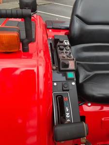 จัดส่งฟรี รถแทรกเตอร์ขนาดเล็ก FX-255 พร้อมอุปกรณ์ตักดินด้านหน้าแบบใหม่ |   25 แรงม้า 1.46 ลิตร 3 สูบ ดีเซล |   ระบบขับเคลื่อนสี่ล้อ |   ระบบเปลี่ยนเกียร์อัตโนมัติ |   12F/6R |   ยกน้ำหนักได้ 300 กก. - Product Image 4
