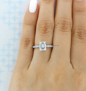 Bague Solitaire Moissanite de luxe en argent 925 2 carats pierre taillée émeraude bijoux de mariée de fiançailles faits à la main avec certificat GRA - Product Image 2