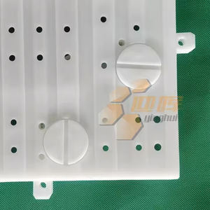 Baldosas de Plástico HDPE de Alta Resistencia para Protección Temporal del Césped, Diseño Encastrable para Uso en Estadios al Aire Libre - Product Image 2