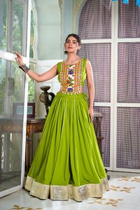 Último diseñador Pure Rayon Gamthi Kodi Work Lahenga Choli por FabZone - Product Image 3