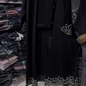 ชุดอาบายะห์สตรีแบบดั้งเดิม เรียบหรู สไตล์ดูไบ ปักมือ ฉลุลาย ระบายอากาศได้ดี เสื้อผ้าสำหรับโอกาสพิเศษ งานฝีมือประณีต - Product Image 1