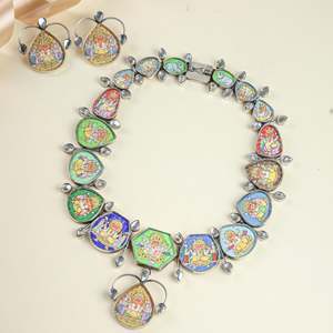 Conjunto de Joyería Cultural Coleccionable Hastakala Ganesha de Plata 92.5, Collar y Pendientes Pintados a Mano - Product Image 4