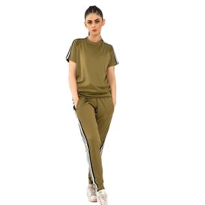 Ensemble de survêtement pour femmes en coton 100% de haute qualité, couleur vert olive, avec des bandes latérales, t-shirt et pantalon, vente en gros - Product Image 1