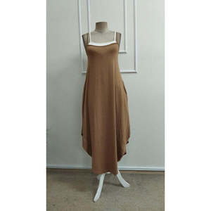 Vestido largo de viscosa con cuello redondo y tirantes para mujer, con bolsillos, 34001 - Café con leche - Product Image 4