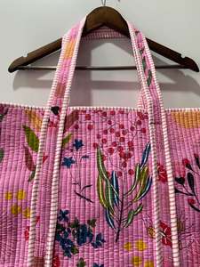 Bolsa de Mano Grande de Algodón Hecha a Mano, Color Turquesa, Acolchada, con Bordado Rojo, Cierre de Cremallera, Moderna, para Uso Diario y Viajes - Product Image 4