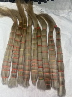 Cheveux de queue de cheval blanc et noir pour la fabrication de cordes d'archet de violon artisanales traditionnelles et d'autres produits en poils de cheval