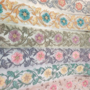 ชุดแต่งงานทำมือตัดแต่งลูกไม้ปักสีสันสดใส - Product Image 1