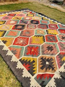 Alfombra de yute de lana hecha a mano de nuevo diseño, decoración de espacio vital minimalista, precios al por mayor, decoración del hogar de la India - Product Image 3