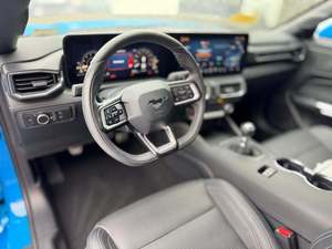 Ford Mustang GT Premium Fastback 2024 d'occasion, boîte manuelle, conduite à droite, turbo, jantes R17, pack sécurité Dark, toit ouvrant, démarrage à distance, intérieur cuir - Product Image 2