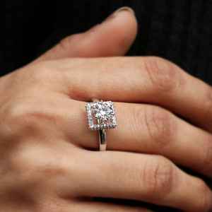 Bague de fiançailles vintage en or blanc 14 carats 2.50 CT coupe princesse Moissanite Halo belle conception pour cadeau de mariage fête anniversaire - Product Image 1