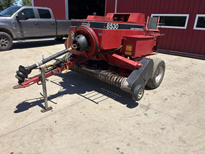 Presse à balles carrées de petite taille Case IH 8530 de qualité supérieure - Product Image 4