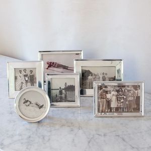 Cadre photo en métal de luxe pour la décoration intérieure classique, avec un design intemporel, parfait pour l'affichage mural au bureau - Product Image 5