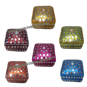 Traditional Iron Sindoor and Jewelry <b>Box</b> With <b>Mirror</b> Design in Assorted Color for Women and Girls - Product Image 2