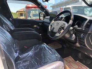 Voiture d'occasion de qualité et abordable, Toyota Hi-ace 2021, conduite à droite - Product Image 2