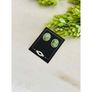 Pendientes Navajo Hechos a Mano con Turquesa de la Montaña Sonora y Plata de Ley, Artículo Coleccionable Cultural - Product Image 4