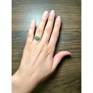 Anillo de Joyería Fina Hecho a Mano por los Navajo, Anillo de Plata de Ley con Turquesa Kingman para Uso Diario - Product Image 4