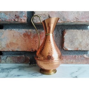 En vente pichet en cuivre martelé poignée en laiton décor style ottoman du milieu du siècle pour la cuisine à la maison - Product Image 1