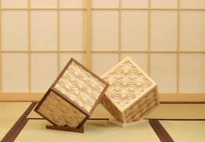 (10% de DESCUENTO) Lámpara Kumiko Tradicional Japonesa, Diseño Moderno en Forma de Cubo para Sala de Estar, Restaurante, Hotel, Comedor, Hecha a Mano en Madera - Product Image 5