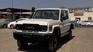 TOYOTA LC79 DC 2024 Usada, Camioneta 2022, Diésel 2.4, Automática, 4x4, Faros LED, Neumáticos R18, Aire Acondicionado, TPMS, Volante a la Izquierda, 5 Asientos, Techo Solar - Product Image 2
