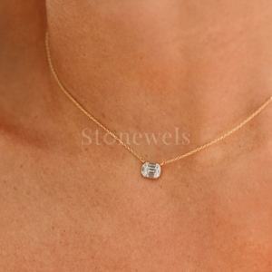 Collier sophistiqué en diamants taille émeraude Bijoux de luxe pour mariages et autres occasions spéciales - Product Image 3