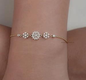 Conjunto de pulsera con bisel de racimo de diamantes naturales de diseño de flor delicada minimalista, brazaletes de moissanita con cadena - Product Image 4