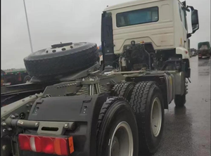 Tracteur routier Sinotruk Sitrak 6x4 haut de gamme, 10 roues, 375 ch, diesel, capacité de remorquage jusqu'<span class=keywords><strong>à</strong></span> 50 tonnes, Euro 3, pour le transport de marchandises en Afrique - Product Image 4