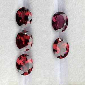 ชุดอัญมณีโรโดไลต์การ์เนตธรรมชาติทรงรีขนาด 9x7 มม. 5 เม็ด คุณภาพสีเยี่ยม น้ำหนัก 9.95 กะรัต ได้รับการรับรอง - Product Image 1