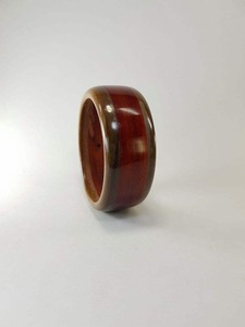 กำไลข้อมือทำจากไม้ที่ทำด้วยมือด้วยโทนสีธรรมชาติขัดเงาสวยงามเครื่องประดับเชิงนิเวศที่ทนทานสำหรับแฟชั่นและสไตล์ประจำวัน - Product Image 2