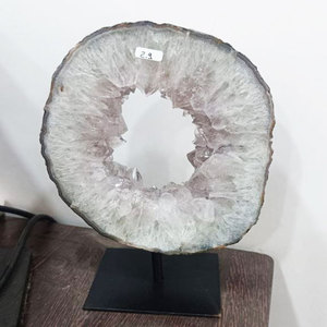 Amethyst Natural Cluster Geode avec support en métal - Product Image 1