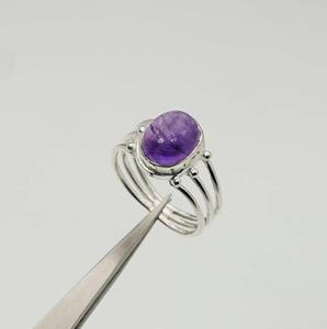 925 Plata de ley sólida mes de febrero piedra preciosa amatista con ajuste de bisel forma ovalada piedra preciosa anillo de vástago multibanda - Product Image 4