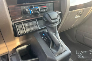 รถยนต์โตโยต้าแลนด์ครุยเซอร์ LC 71 แคปซูล เครื่องยนต์ดีเซล 2.8 ลิตร 3 ประตู เกียร์อัตโนมัติ ปี 2024 สีเทา - Product Image 5