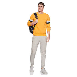 Un diseño exterior duradero y una superficie interior gruesa garantizan que la sudadera para hombre brinda calidez para las actividades de temporada fría y al aire libre. - Product Image 3