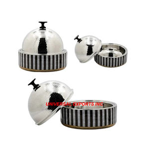 Hotpot fini en bois de noyer avec base en métal Design attrayant Casserole faite à la main Classique Élégant chauffe-aliments en métal fantaisie - Product Image 5