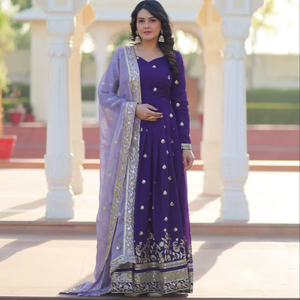 Robes de créateur avec col fantaisie et manches longues pour les occasions spéciales - Product Image 1